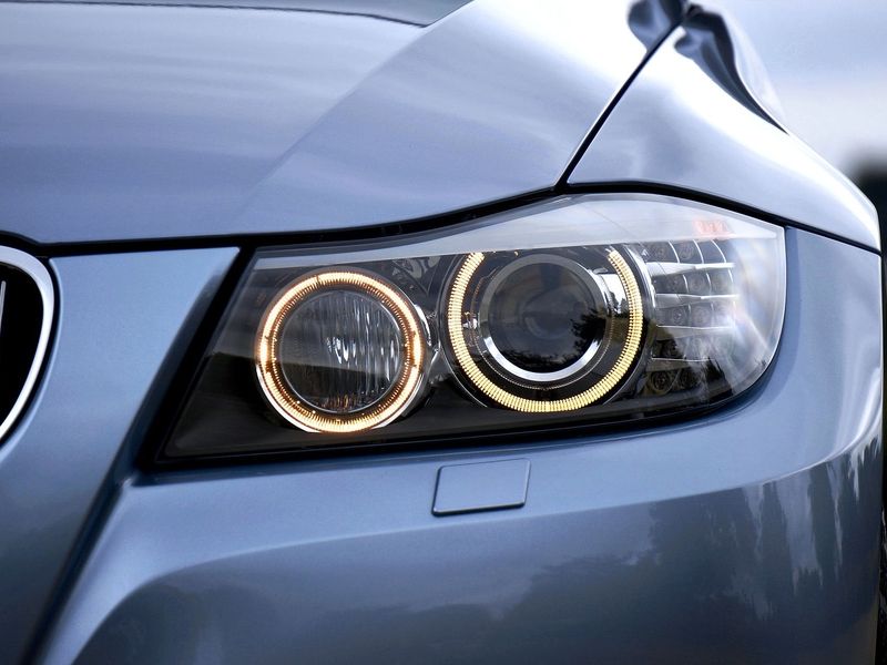 IIHS Tougher criteria for headlights prods automakers to adapt